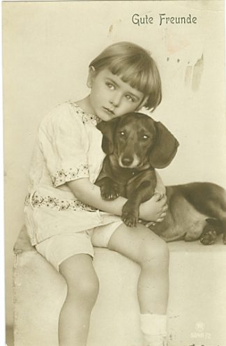 Kind mit Dackel, Foto-AK, 1919