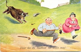 Rindvieh verscheucht Leute aus der Stadt, Scherz-AK, um 1920/30